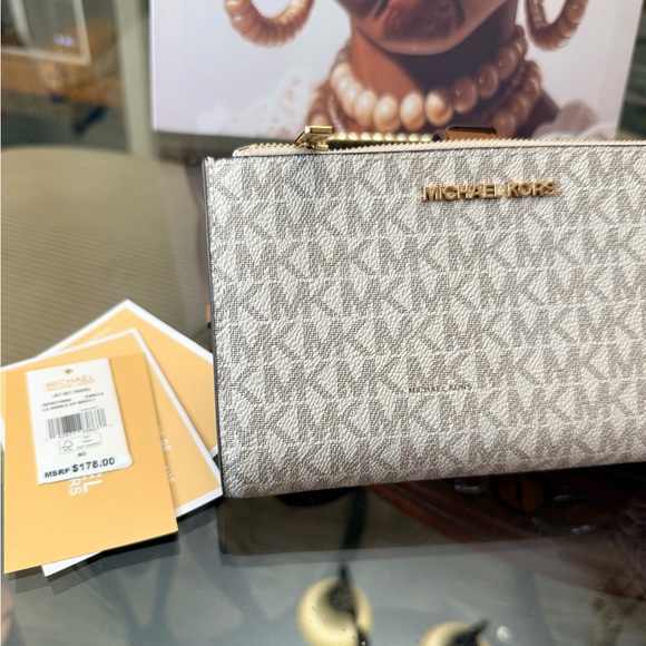 2fer set Michael Kors Cognac Pebbled Leather Tote with MK Logo Wristlet - Picture 4 of 9